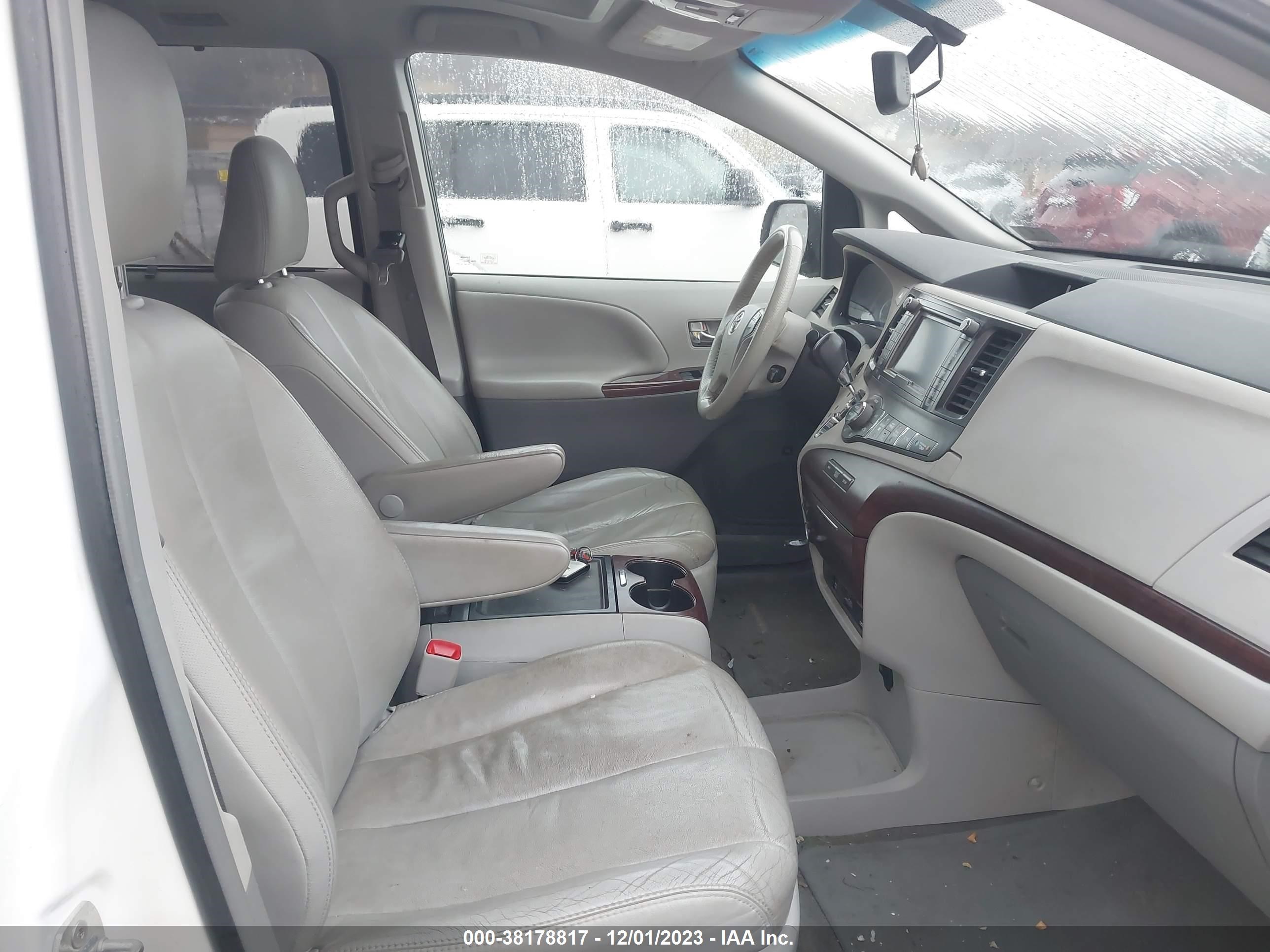 Photo 4 VIN: 5TDYK3DC7CS186785 - TOYOTA SIENNA 