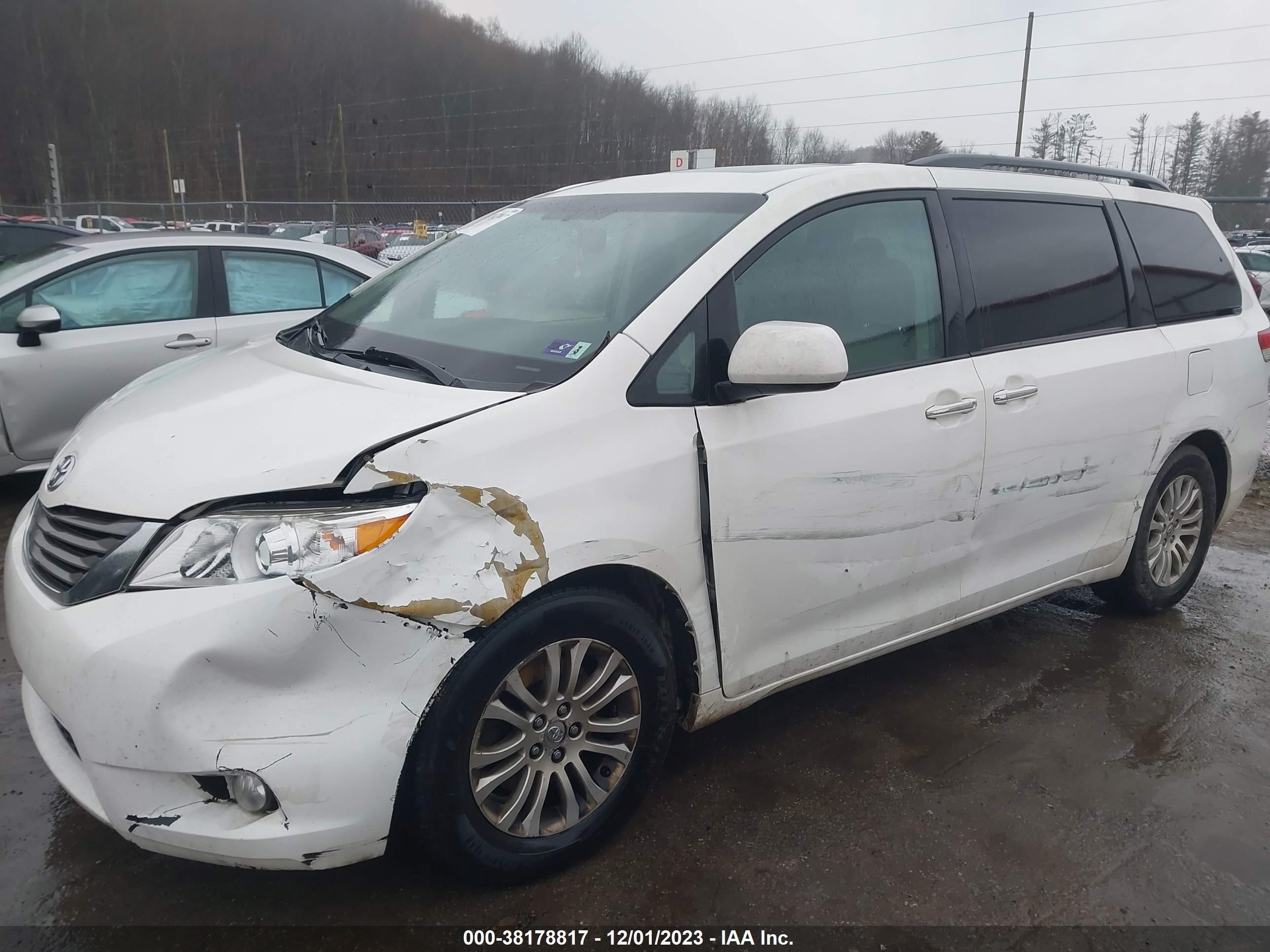 Photo 5 VIN: 5TDYK3DC7CS186785 - TOYOTA SIENNA 