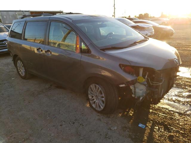 Photo 3 VIN: 5TDYK3DC7CS187046 - TOYOTA SIENNA XLE 