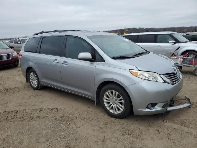 Photo 3 VIN: 5TDYK3DC7CS209997 - TOYOTA SIENNA XLE 