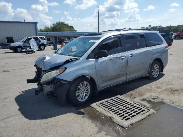 Photo 0 VIN: 5TDYK3DC7CS223625 - TOYOTA SIENNA XLE 