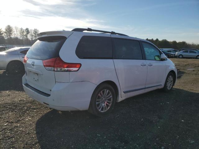 Photo 2 VIN: 5TDYK3DC7CS254938 - TOYOTA SIENNA XLE 