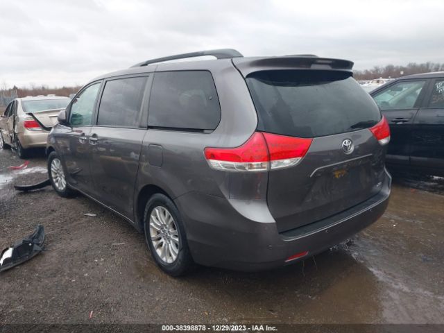 Photo 2 VIN: 5TDYK3DC7CS256866 - TOYOTA SIENNA 