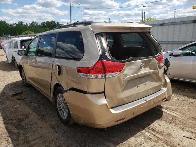 Photo 2 VIN: 5TDYK3DC7CS267043 - TOYOTA SIENNA XLE 