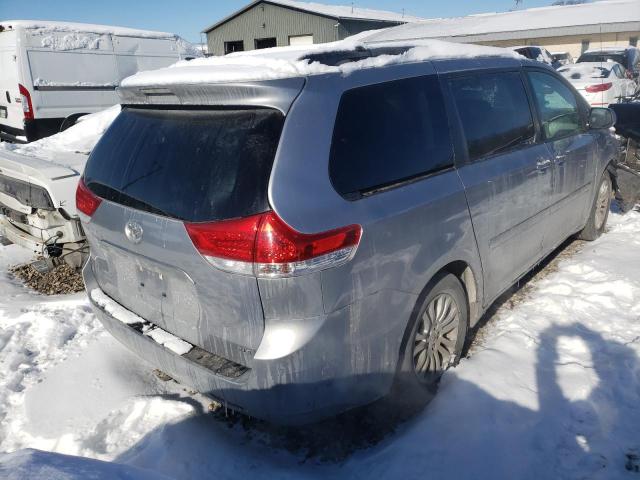 Photo 3 VIN: 5TDYK3DC7CS271416 - TOYOTA SIENNA XLE 