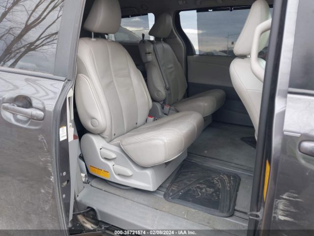 Photo 4 VIN: 5TDYK3DC7CS272825 - TOYOTA SIENNA 