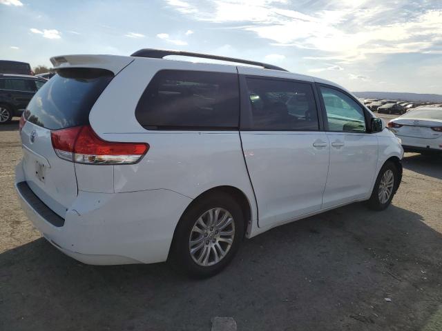 Photo 2 VIN: 5TDYK3DC7DS314945 - TOYOTA SIENNA XLE 