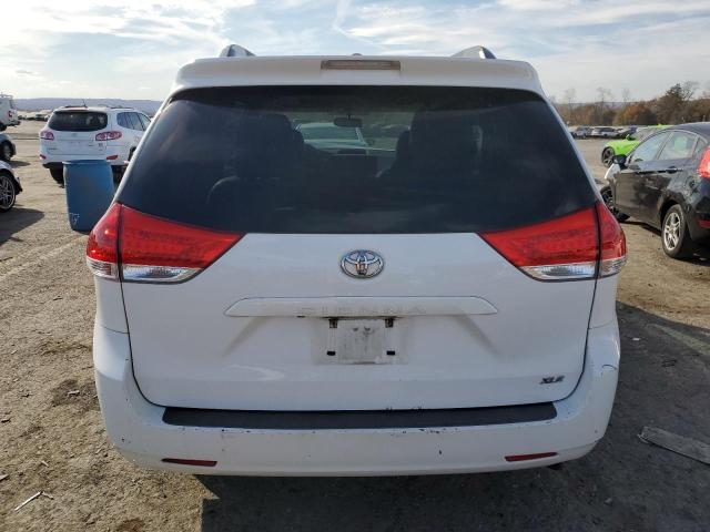 Photo 5 VIN: 5TDYK3DC7DS314945 - TOYOTA SIENNA XLE 