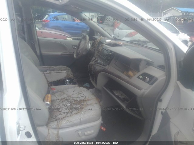 Photo 4 VIN: 5TDYK3DC7DS356967 - TOYOTA SIENNA 