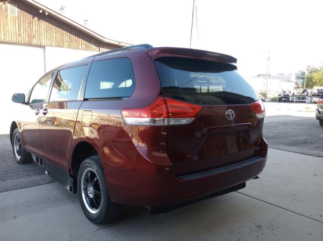 Photo 2 VIN: 5TDYK3DC7DS380752 - TOYOTA SIENNA XLE 