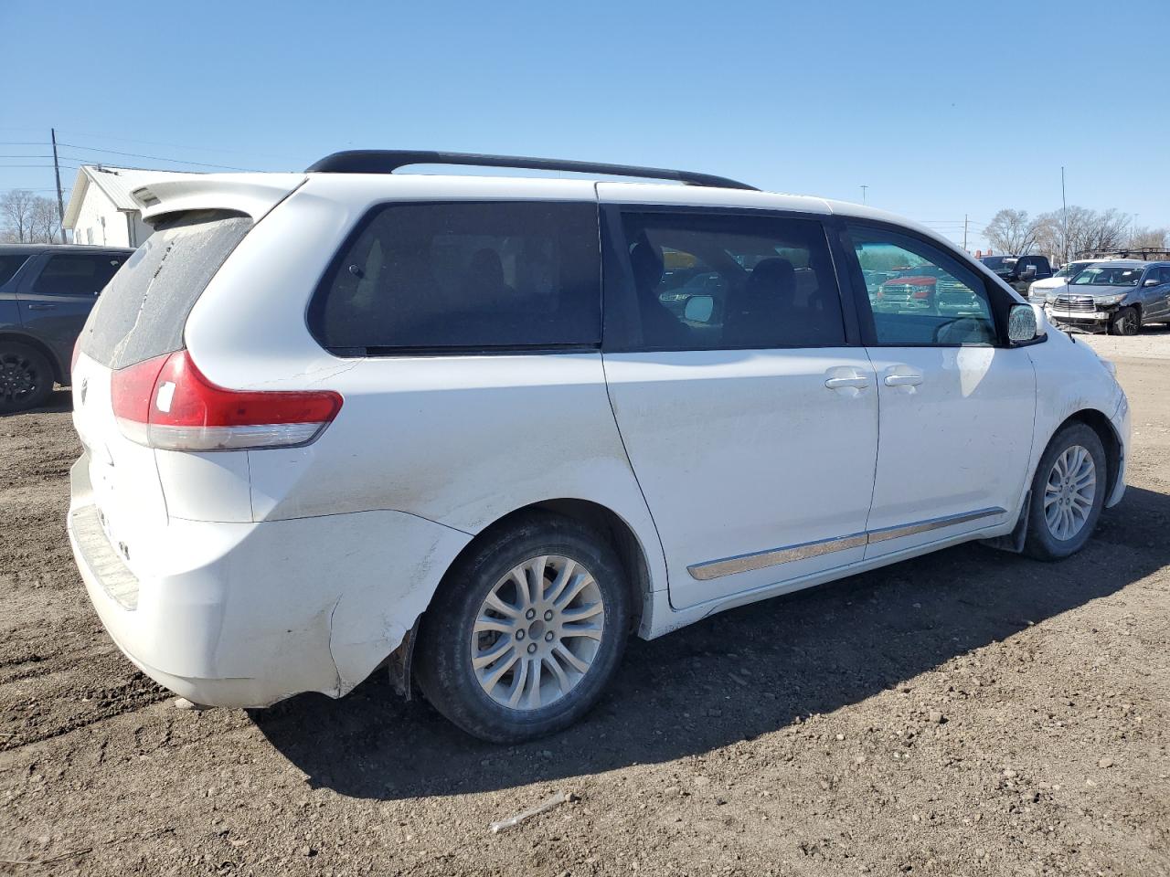 Photo 2 VIN: 5TDYK3DC7ES420975 - TOYOTA SIENNA 