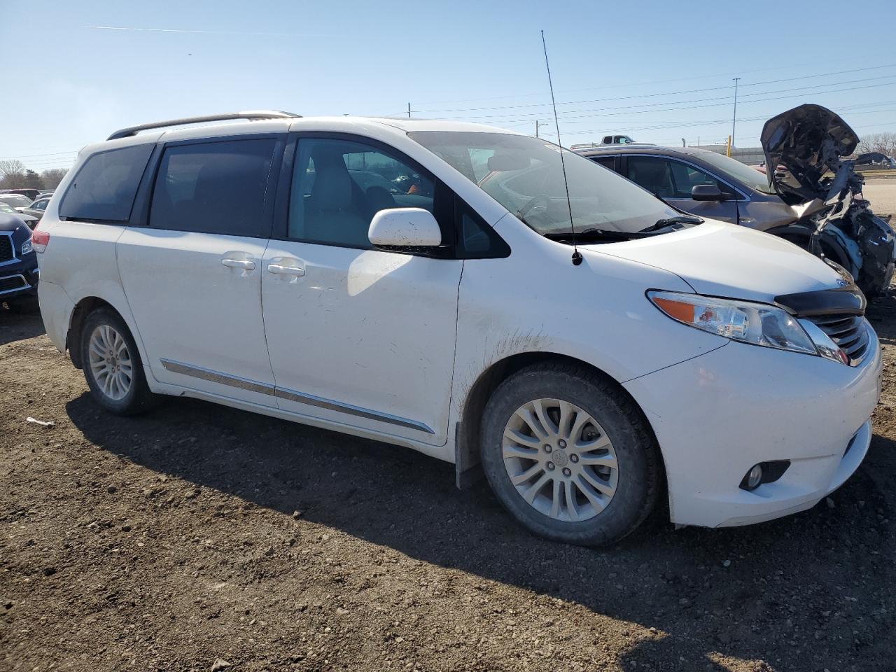 Photo 3 VIN: 5TDYK3DC7ES420975 - TOYOTA SIENNA 