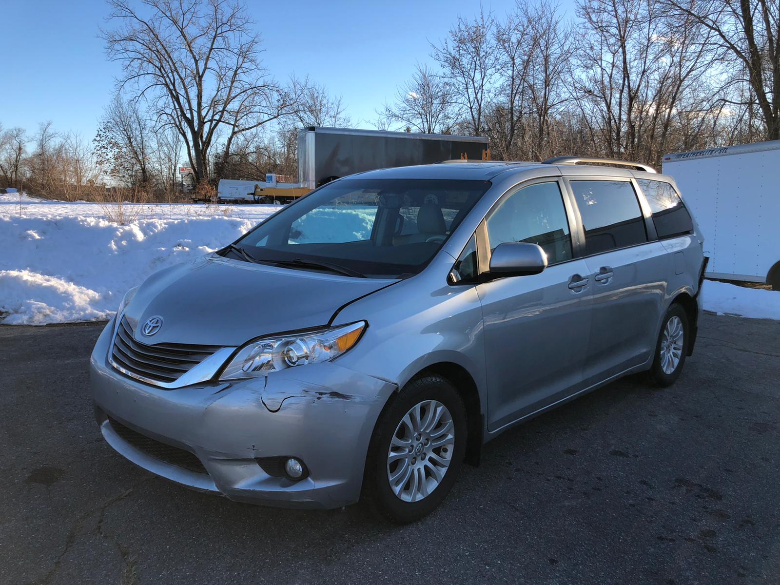 Photo 1 VIN: 5TDYK3DC7ES432821 - TOYOTA SIENNA XLE 