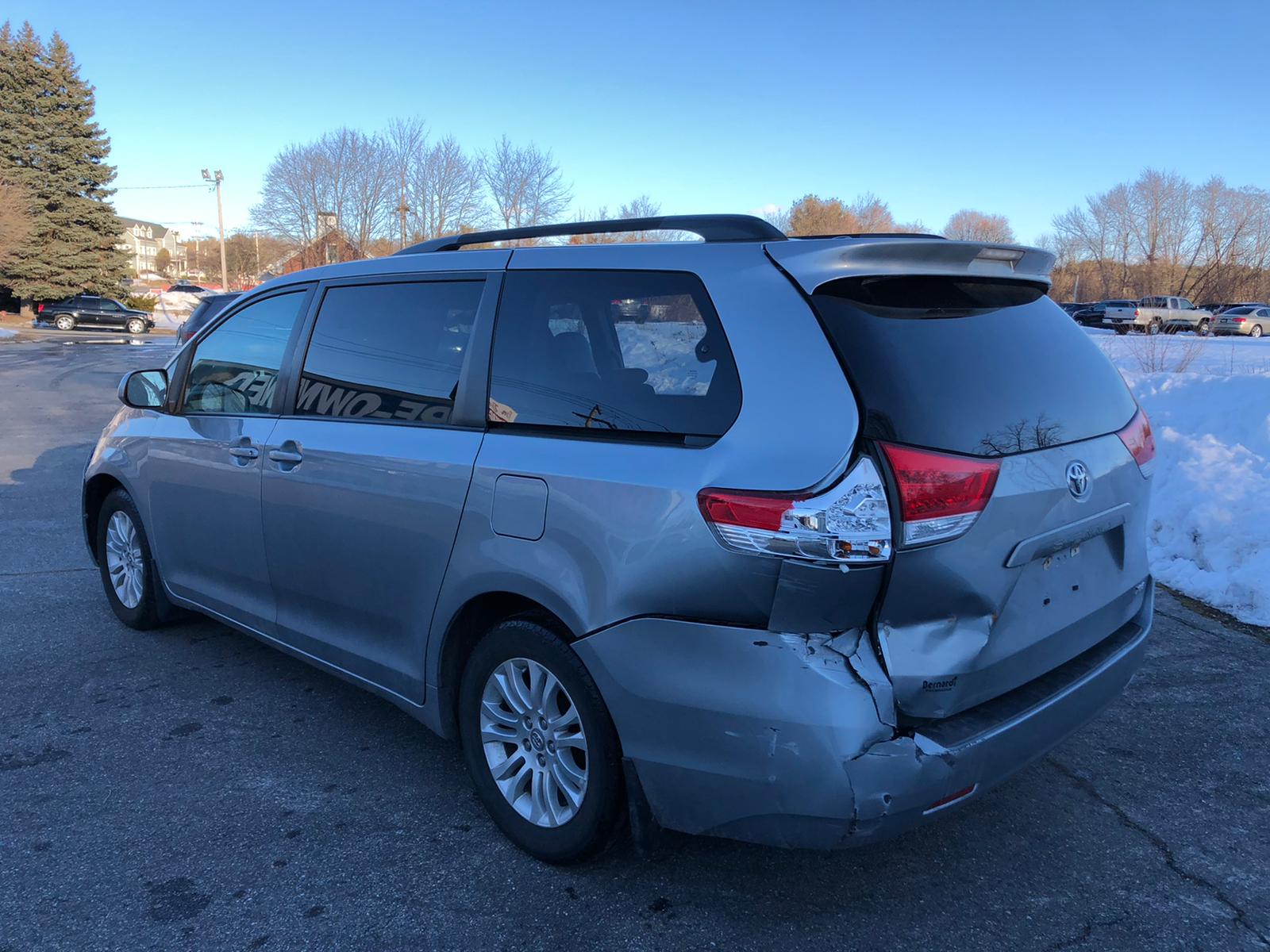 Photo 2 VIN: 5TDYK3DC7ES432821 - TOYOTA SIENNA XLE 