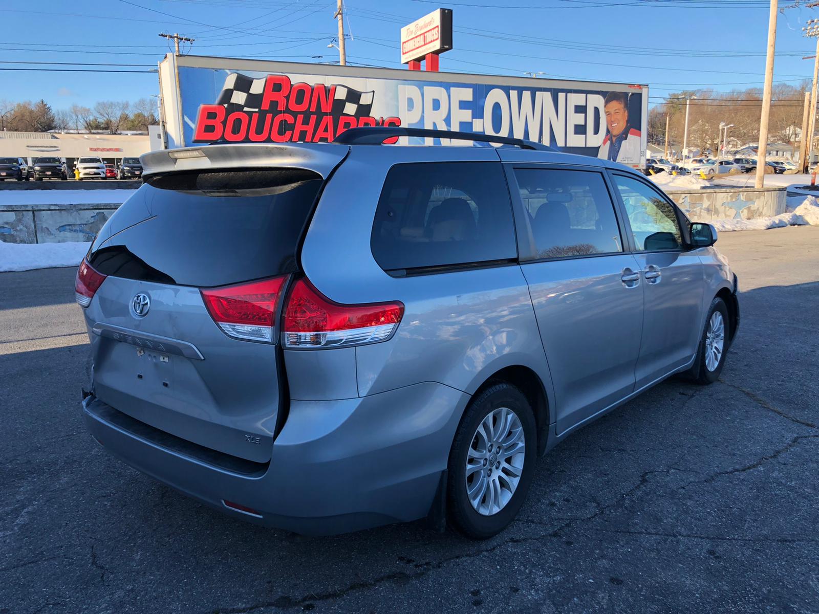 Photo 3 VIN: 5TDYK3DC7ES432821 - TOYOTA SIENNA XLE 