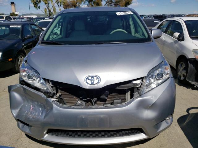 Photo 4 VIN: 5TDYK3DC7ES445018 - TOYOTA SIENNA XLE 