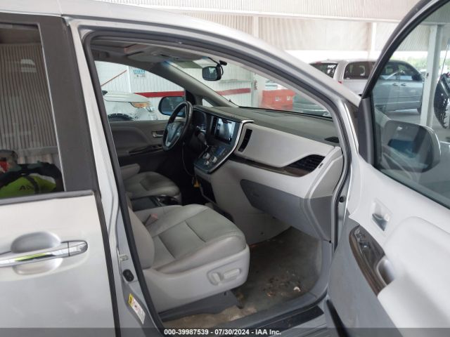 Photo 4 VIN: 5TDYK3DC7FS555763 - TOYOTA SIENNA 