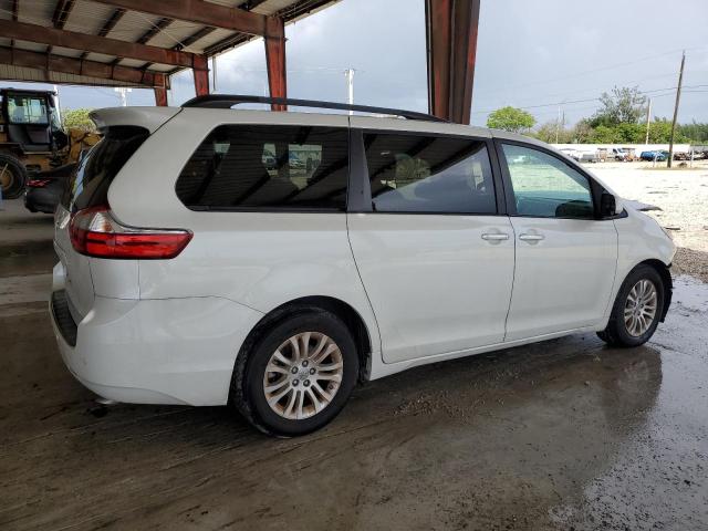 Photo 2 VIN: 5TDYK3DC7FS565404 - TOYOTA SIENNA XLE 