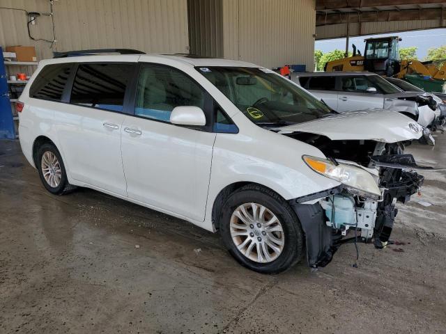 Photo 3 VIN: 5TDYK3DC7FS565404 - TOYOTA SIENNA XLE 