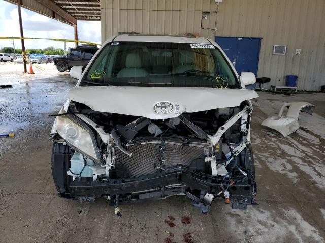 Photo 4 VIN: 5TDYK3DC7FS565404 - TOYOTA SIENNA XLE 