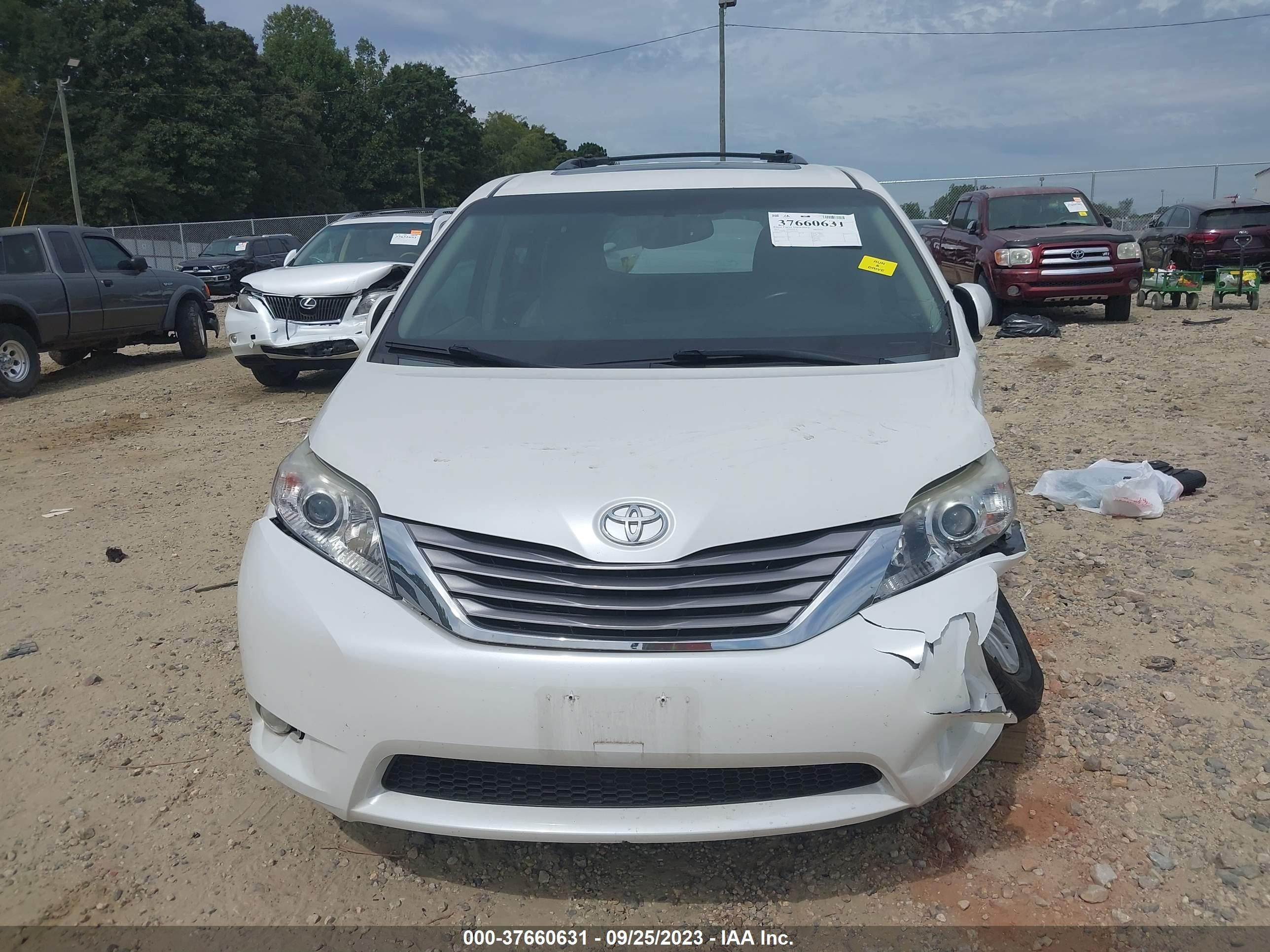 Photo 11 VIN: 5TDYK3DC7FS630722 - TOYOTA SIENNA 