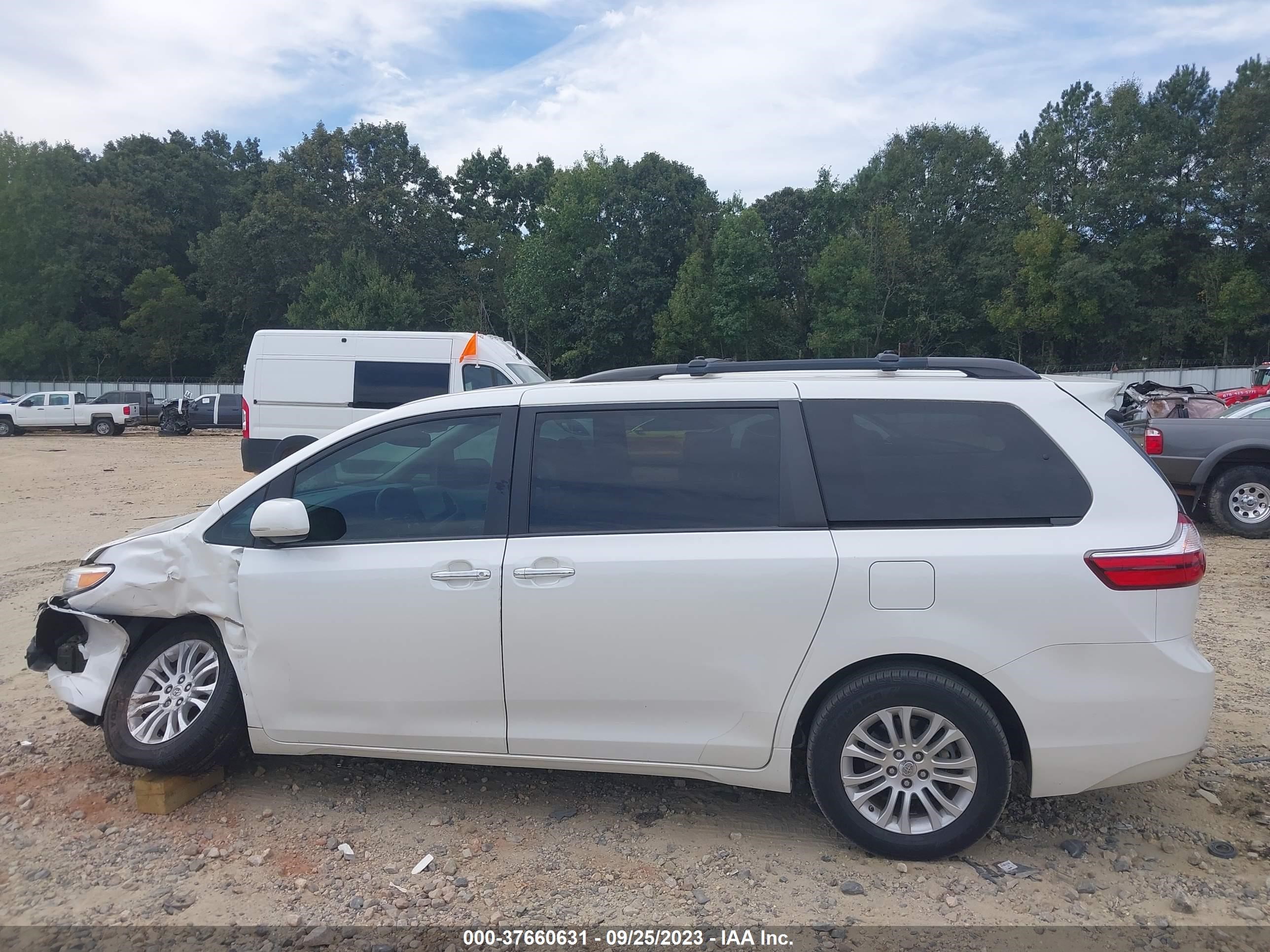 Photo 13 VIN: 5TDYK3DC7FS630722 - TOYOTA SIENNA 