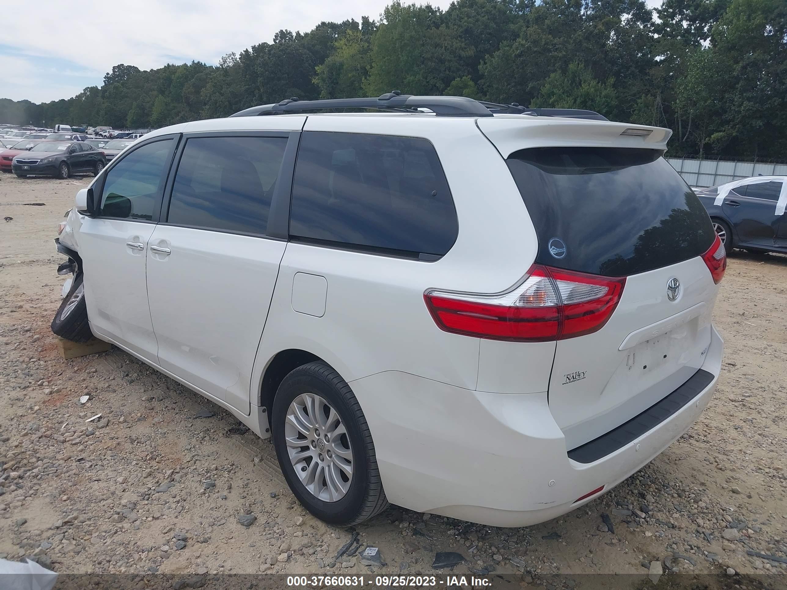 Photo 2 VIN: 5TDYK3DC7FS630722 - TOYOTA SIENNA 