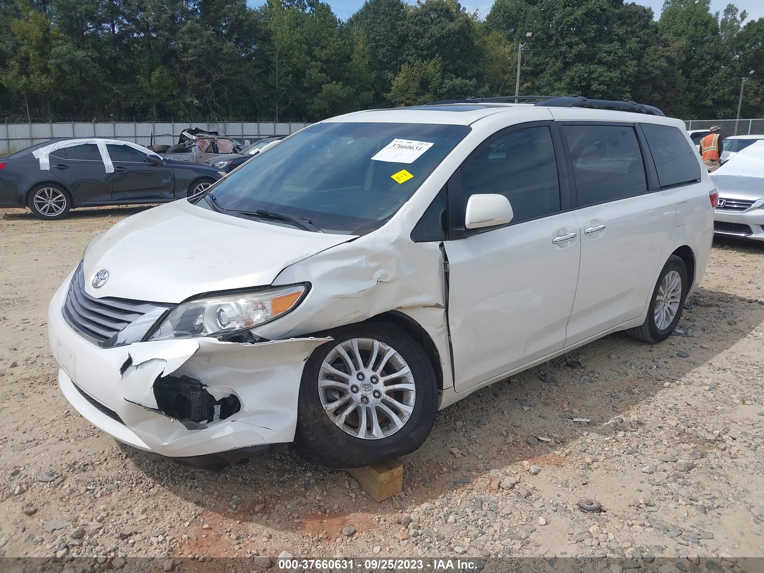 Photo 5 VIN: 5TDYK3DC7FS630722 - TOYOTA SIENNA 