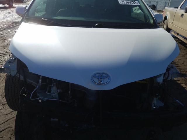 Photo 6 VIN: 5TDYK3DC7FS637203 - TOYOTA SIENNA XLE 