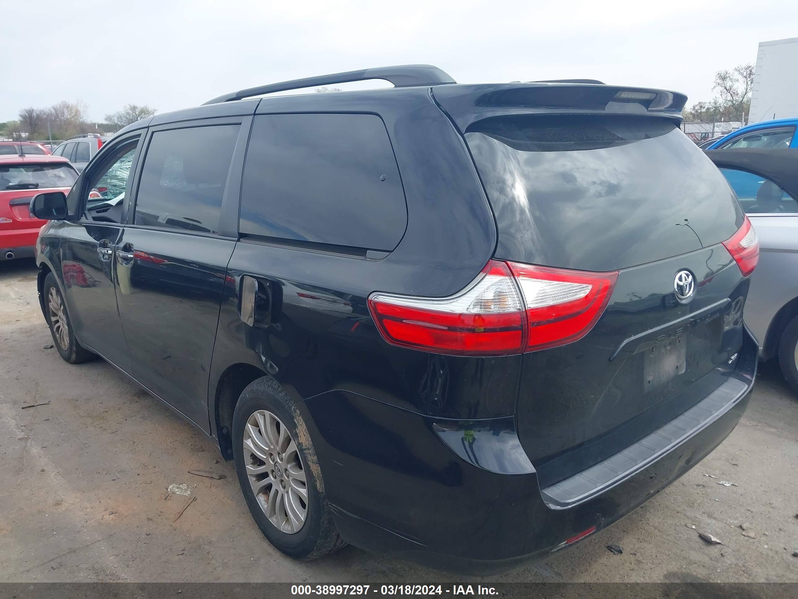 Photo 2 VIN: 5TDYK3DC7GS709194 - TOYOTA SIENNA 