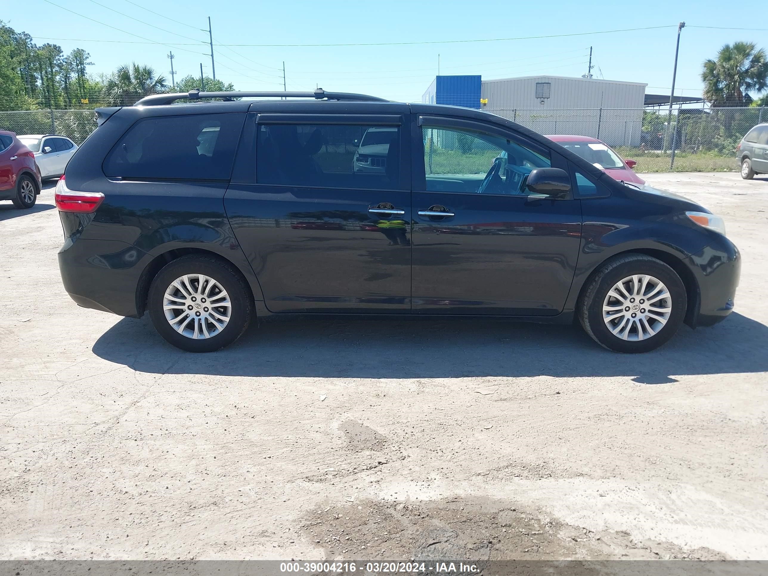 Photo 12 VIN: 5TDYK3DC7GS729994 - TOYOTA SIENNA 