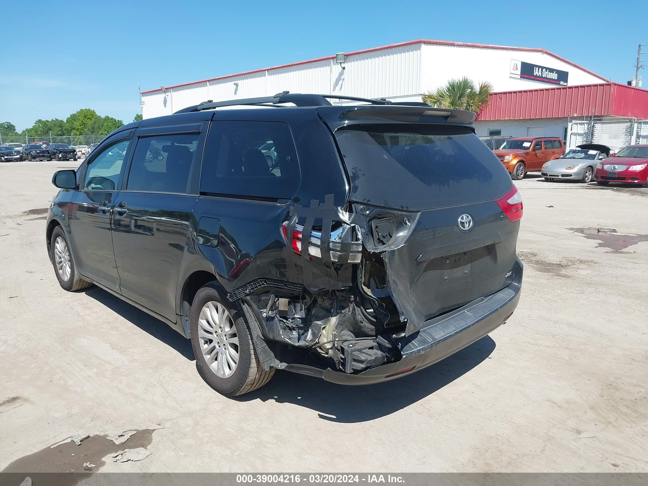 Photo 2 VIN: 5TDYK3DC7GS729994 - TOYOTA SIENNA 