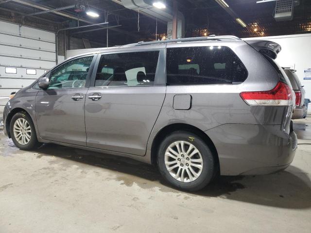 Photo 1 VIN: 5TDYK3DC8BS032939 - TOYOTA SIENNA XLE 