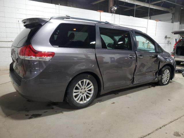 Photo 2 VIN: 5TDYK3DC8BS032939 - TOYOTA SIENNA XLE 