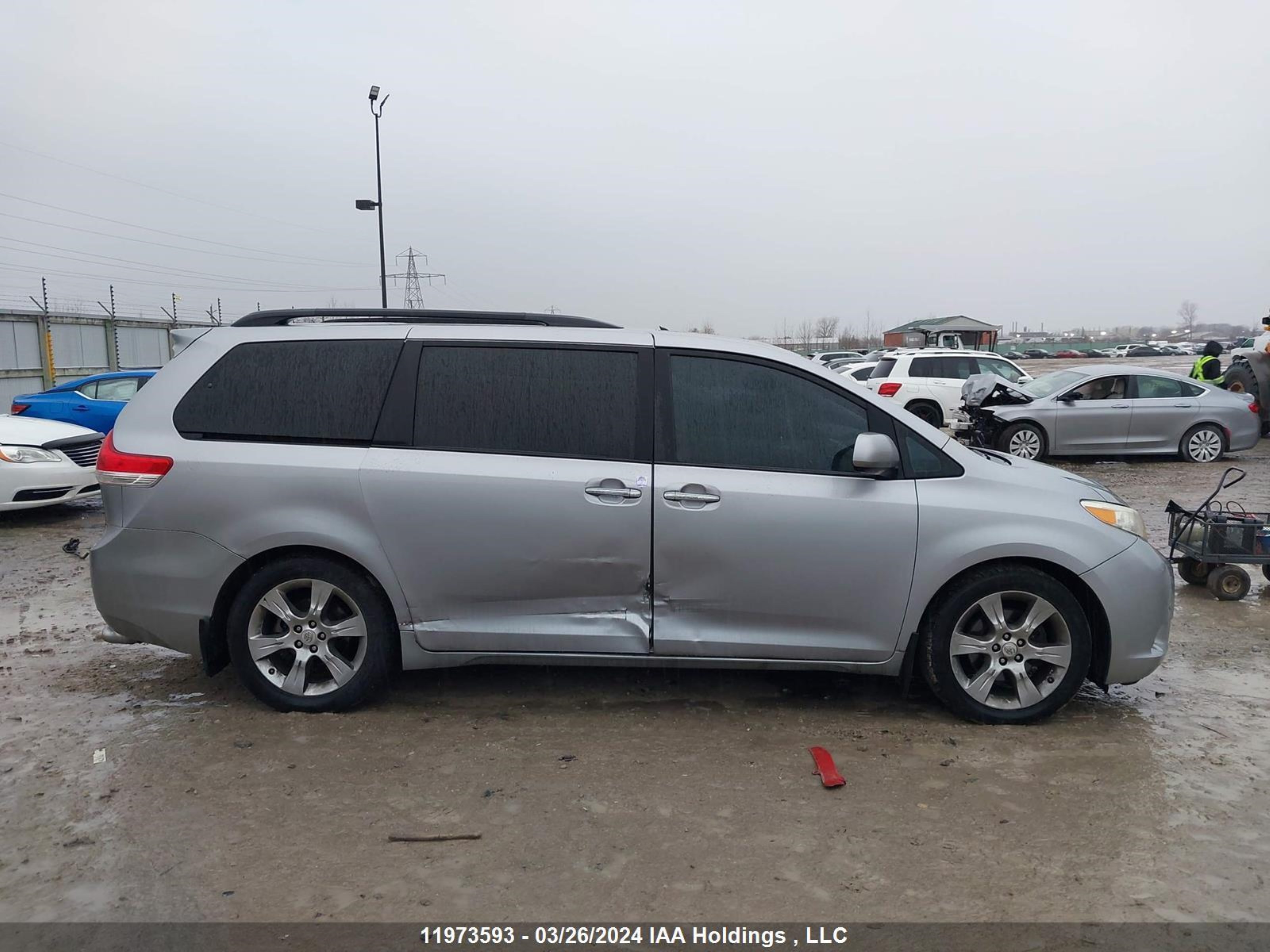 Photo 12 VIN: 5TDYK3DC8BS034481 - TOYOTA SIENNA 