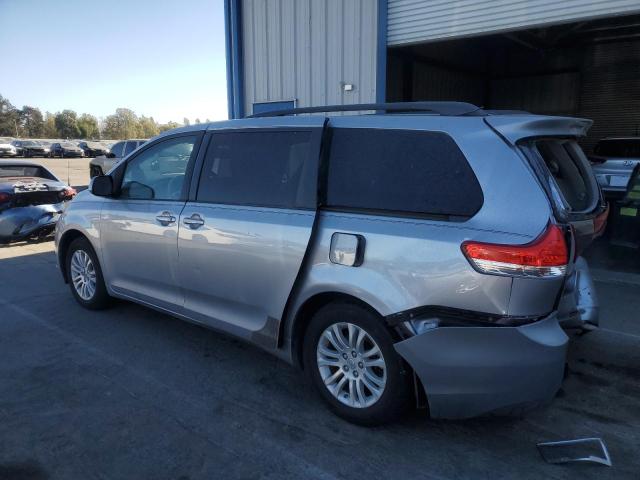 Photo 1 VIN: 5TDYK3DC8BS035596 - TOYOTA SIENNA XLE 