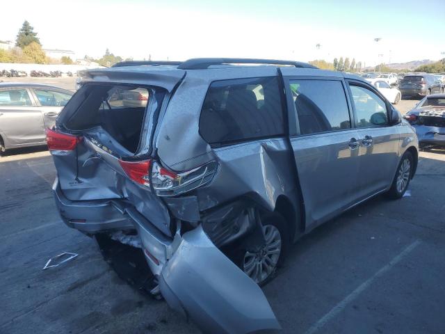 Photo 2 VIN: 5TDYK3DC8BS035596 - TOYOTA SIENNA XLE 