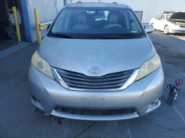 Photo 4 VIN: 5TDYK3DC8BS035596 - TOYOTA SIENNA XLE 