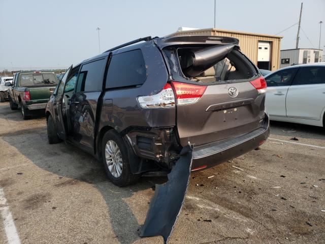 Photo 2 VIN: 5TDYK3DC8BS035646 - TOYOTA SIENNA XLE 