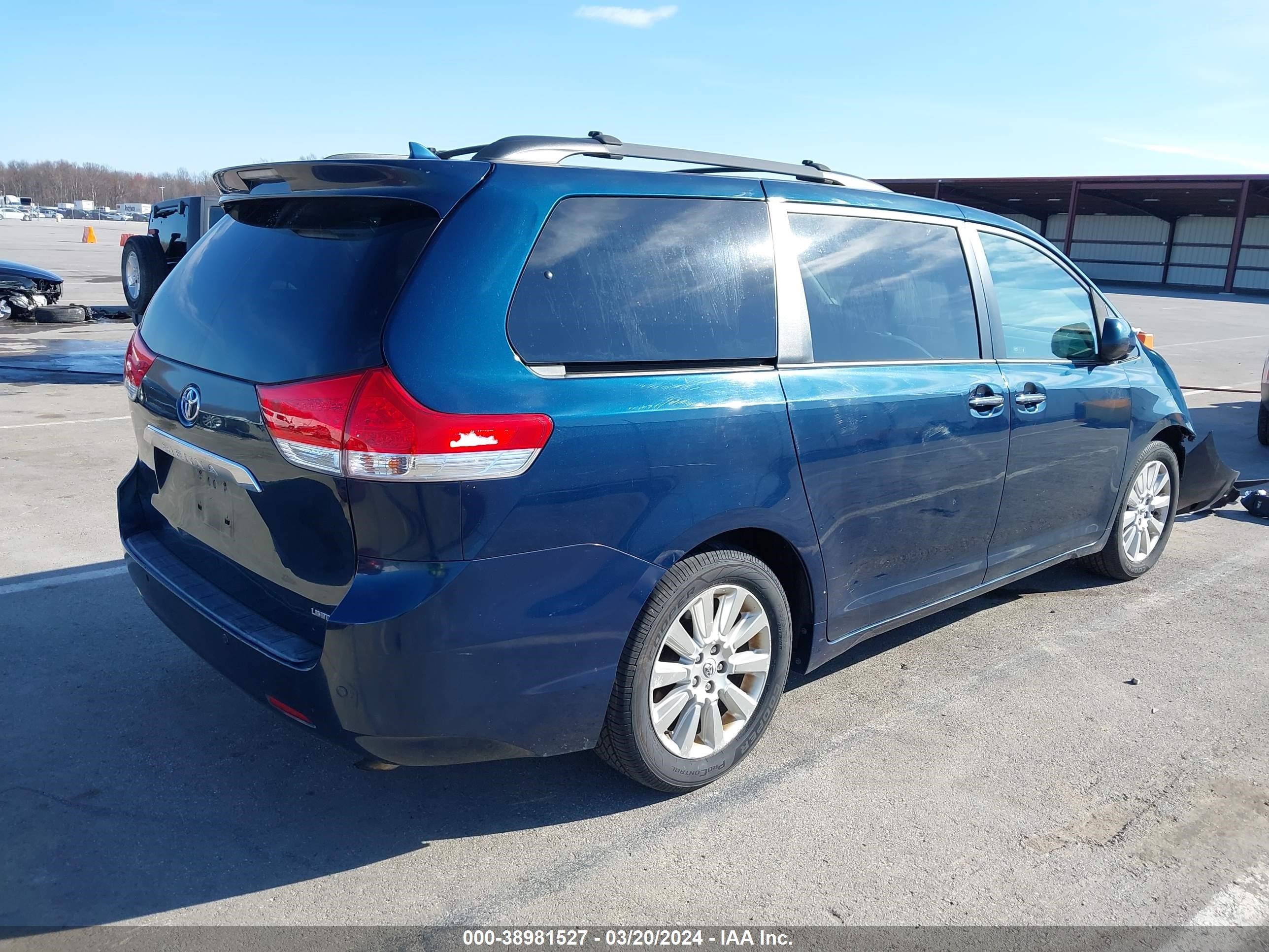 Photo 3 VIN: 5TDYK3DC8BS045206 - TOYOTA SIENNA 