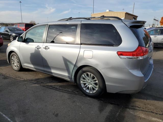 Photo 1 VIN: 5TDYK3DC8BS055637 - TOYOTA SIENNA XLE 