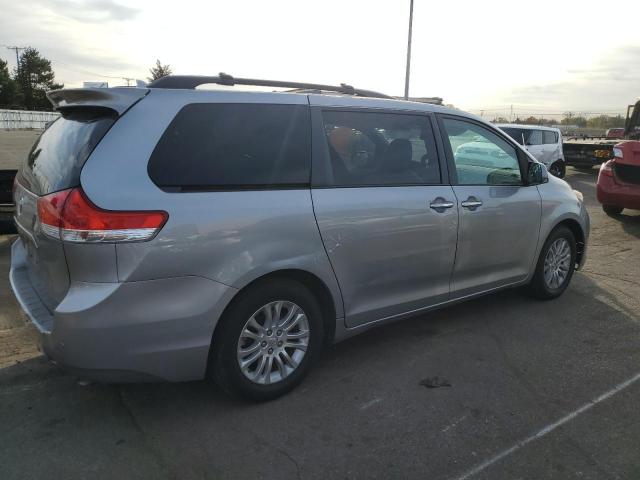 Photo 2 VIN: 5TDYK3DC8BS055637 - TOYOTA SIENNA XLE 