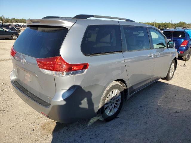 Photo 2 VIN: 5TDYK3DC8BS085205 - TOYOTA SIENNA XLE 