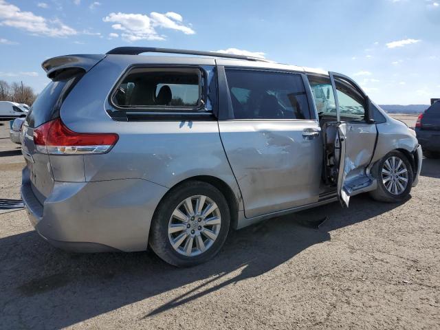 Photo 2 VIN: 5TDYK3DC8BS125864 - TOYOTA SIENNA XLE 