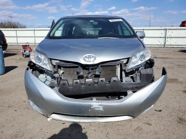 Photo 4 VIN: 5TDYK3DC8BS125864 - TOYOTA SIENNA XLE 