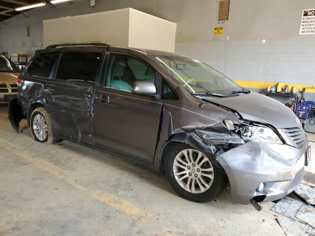 Photo 3 VIN: 5TDYK3DC8BS167077 - TOYOTA SIENNA XLE 