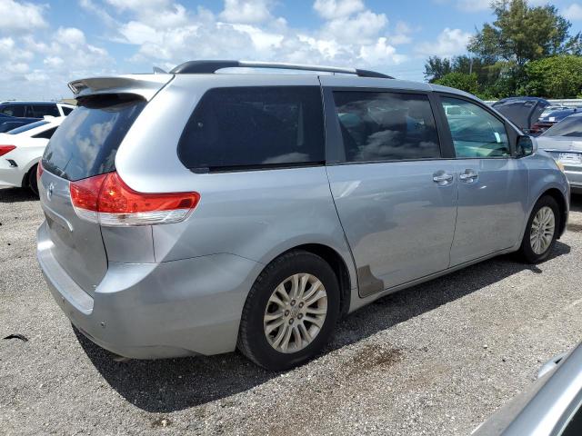 Photo 2 VIN: 5TDYK3DC8BS168116 - TOYOTA SIENNA XLE 