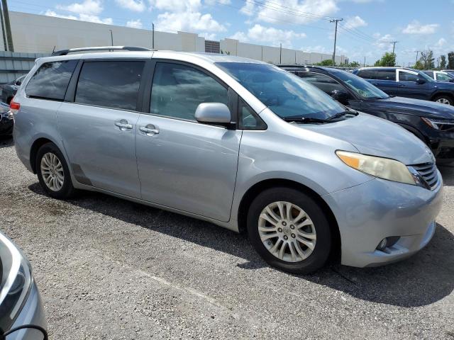 Photo 3 VIN: 5TDYK3DC8BS168116 - TOYOTA SIENNA XLE 