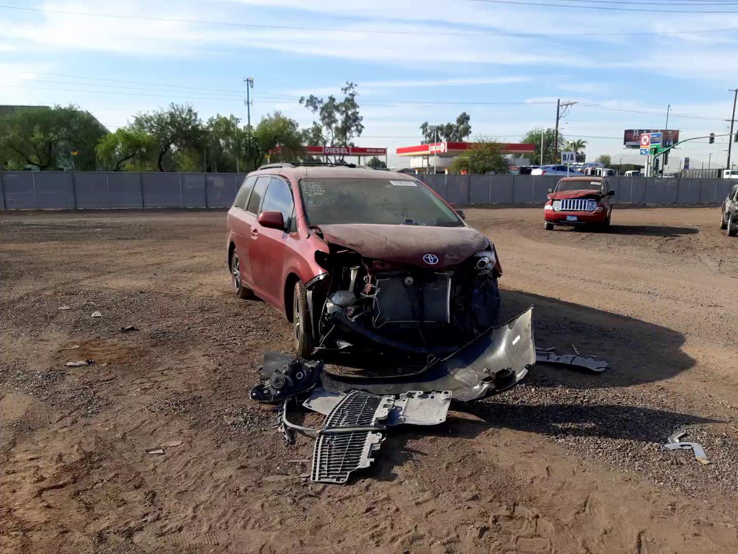 Photo 10 VIN: 5TDYK3DC8CS177514 - TOYOTA SIENNA XLE 