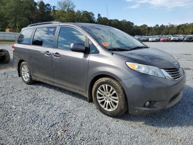 Photo 3 VIN: 5TDYK3DC8CS187816 - TOYOTA SIENNA XLE 